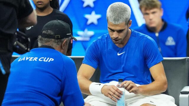 Carlos Alcaraz reaguje na stratu Shock Taylor Fritz, pretože hrnček Laver skutočne dúfa, že sfarbenie 

