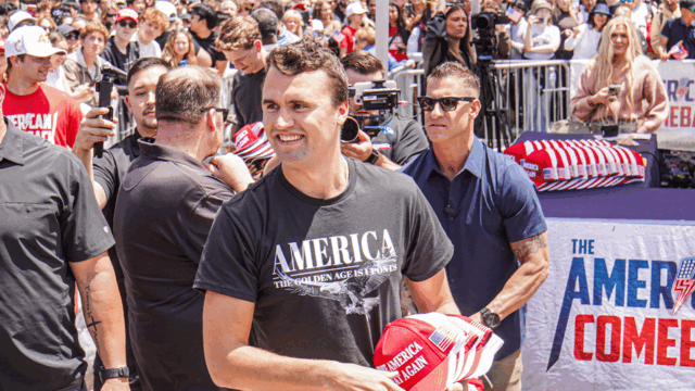 Charlie Kirk minúta ticha, ktorá sa konala pred futbalovou videohru v Južnej Karolíne-Vanderbilt 

