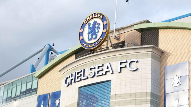 Chelsea React, keď ich FA zasiahla 74 poplatkov za predpokladané osady zástupcom 

