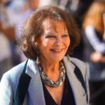 Talianska herečka Claudia Cardinale prichádza na premietanie filmu „Sink alebo Swim (Le Grand Bain)“ (Fotografia Augenca Mustafa Yalcin/Anadolu/Getty Images)