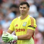 Členovia rodiny Emi Martineza porušujú ticho na svojom neúspešnom mužskom prevode, aby zverejnili faktory, prečo „Diego Maradona z dovolenkového domu Aston“ sa zasekla v deň prenosu Dátum Date Day