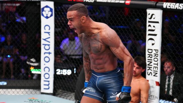 DWCS 81 Spell Finishes s boxerom prepadnuté po odloženej knockout odpovede 

