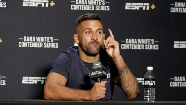 DWCS 82 Victor Chránený dohoda UFC jednoducho 2 dni po tom, čo Papa zomrel 

