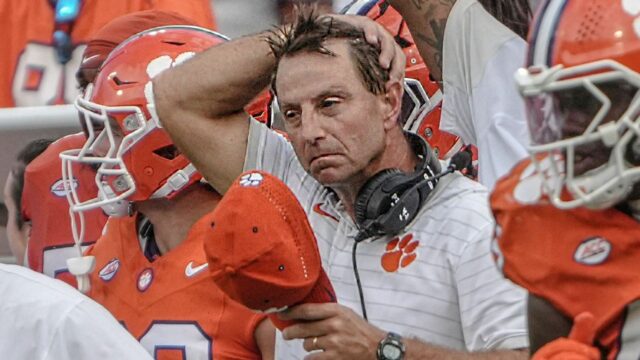 Dabo Swinney Psychological ako „nepríjemná“ strata klesá Clemson na 1-3 

