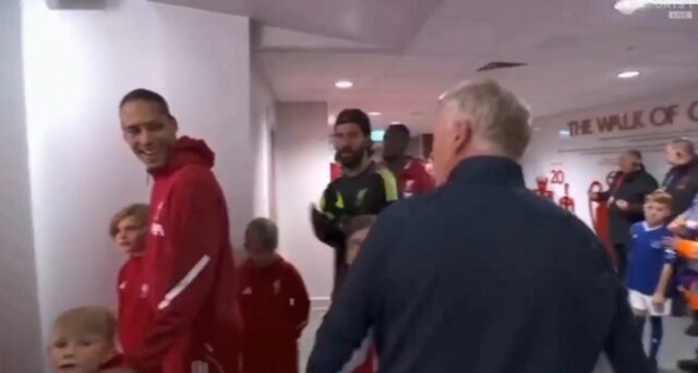 David Moyes sa zdalo, že sa trúchli s Merseyside Derby Ref, predtým, ako sa začal Suit 

