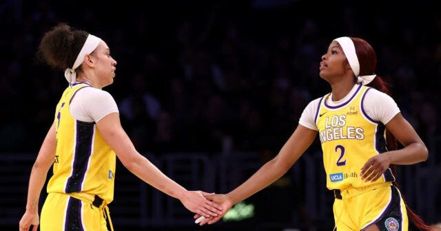 Dearica Hamby a spúšťa stratu mystikov, aby zostali v play -off vyhľadávaní 

