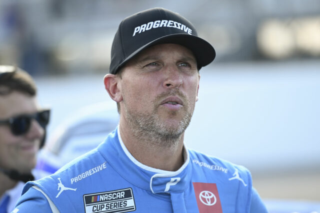 Denny Hamlin Struká „Dumb“ Cody Ware za odpadky Austina Dillona, ​​ktorý ovplyvnil výsledok JGR Loudon 

