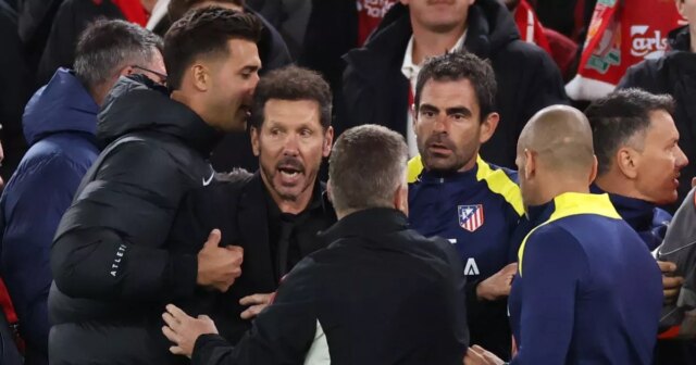 Diego Simeone diskutuje o nahnevanom stretnutí sledovateľa Liverpoolu a červenej karty- „neopodstatnené“ 

