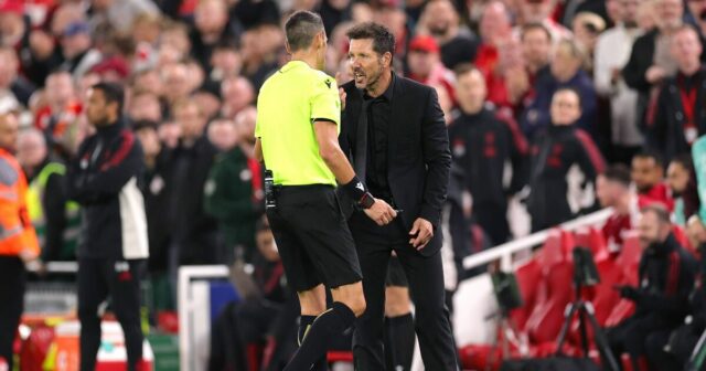 Diego Simeone prelomí ticho na červenej karte Liverpoolu a šialený nasledovník | Futbal | Športová aktivita 

