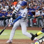 Dodgers 'Shohei Ohtani Strikes Povolanie High-Tying 54. Homer priamo do bazéna