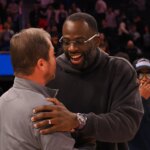 Draymond Green reaguje na ventilátor, zatiaľ čo bráni Joe Lacob (zdroj: vlákna)