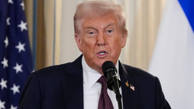 ESPN Celebrity podáva na stretnutí nárok na poistenie poistenia Trump 

