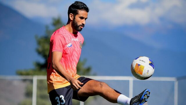 East Bengal a Gursimrat Singh Gill rovnako komponenty 

