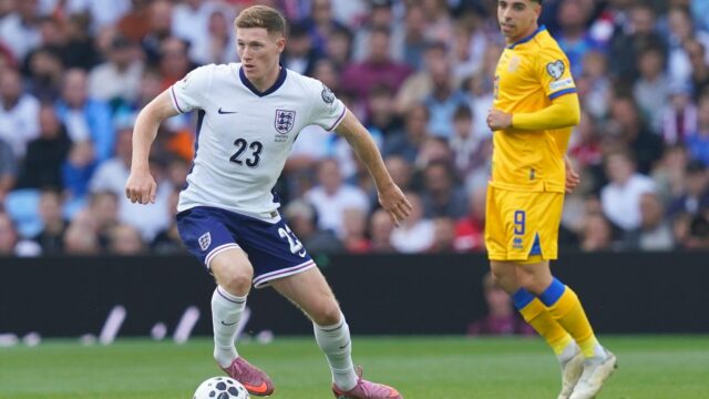 Elliot Anderson prevádzkuje Anglicko stredné pole, ako keby poskytoval Newcastle vs Leeds 

