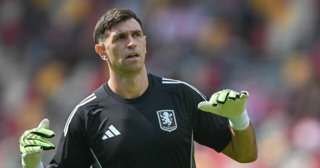 Emiliano Martinez prelomí ticho na mužskom utd prenose snub s Emiliano Martinez prelomí ticho na mužskom utd prenose snub s jedným slovným vylepšením