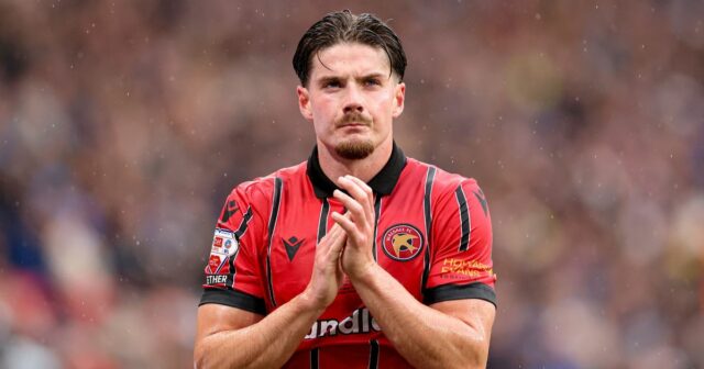 Záložník Walsall Jamie Jellis.