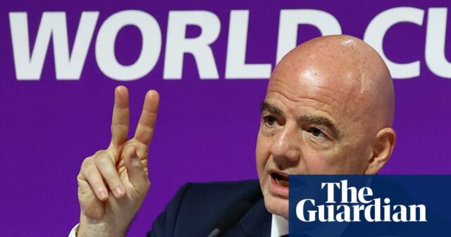 FIFA, ktorý nemá v úmysle hrnček Globe Globe Globe bez ohľadu na to, že je to vrchol Trump Tower Infantino Trump Tower | Globe hrnček 

