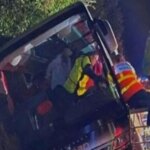 Futbalová skupina chytená strašidelnou nehodou, keď „domáce okná vzlietajú“ a 8 zranení