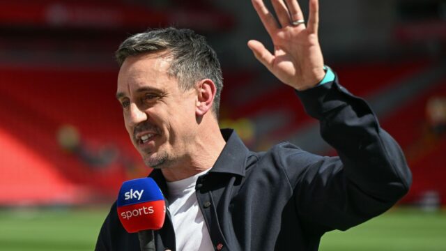 Gary Neville robí veľkú zmenu na zbierku celebrity, ktorá „vyzerá ako sakra hráča“ 

