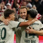 Harry Kane, vyobrazený po bodovaní jedného z jeho dvoch gólov v 4-0 víťazstve nad Hoffenheimom v piatok, trvá na tom, že je šťastný v Bayern Mníchov