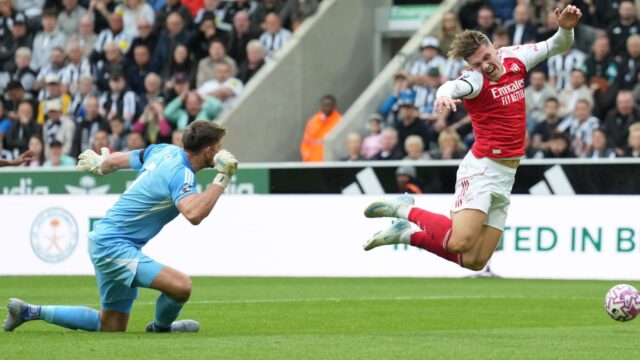 Howard Webb priznáva „jasnú chybu“ v zbierke Sway Newcastle v rozhodnutí Gyokeres Poplatok 


