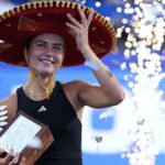 Iva Jovic wears sombrero and holds a trophy after winning the Guadalajara Open
