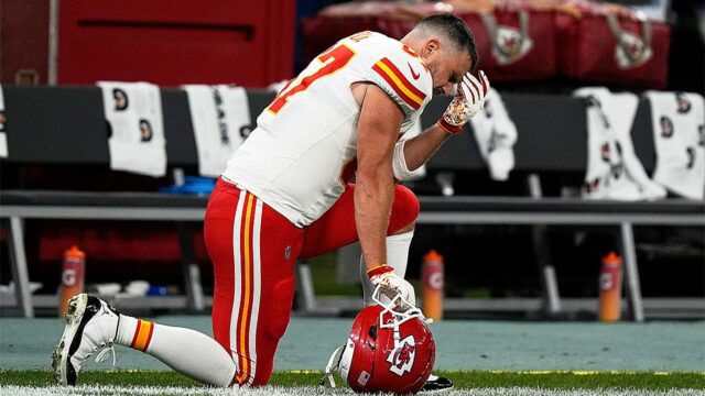 Informácie o NFL: Šéfovia Travis Kelce uvádza, že sa naozaj cítil ako s-- 'po poškodení kolegu 

