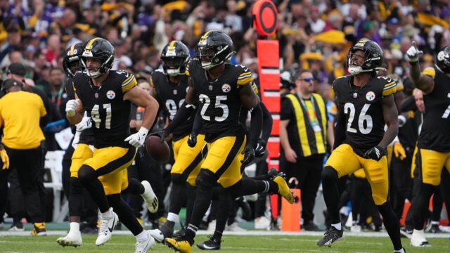 Informácie o NFL: Steelers 'Deshon Elliott robí írsky tanec po prevrátení 

