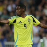 Isak stále nie je pripravený, uvádza port manažéra Liverpoolu, napriek tomu sa môže stretnúť s Atletico