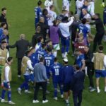 Izrael a Taliansko Clash na ihrisku a nadšenci nadšeného, ​​keď kvalifikátor Globe Mug končí v nepokojoch | Futbal | Športová aktivita