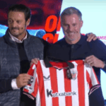 Jamie Carragher poskytol neobvyklú česť iba jeden iný ďalší anglický hráč, ktorý sa skutočne dostal