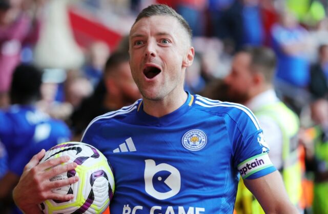 Jamie Vardy odhaľuje, prečo sa partner Rebeka a členovia rodiny ešte musia pripojiť v Taliansku pred spustením Cremonese. 

