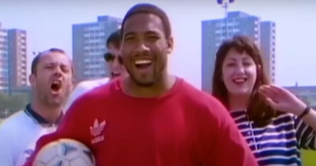 John Barnes Insolvent po „roztavení“ jednotlivcami, na ktorých sa „spoliehal“ a odložil ₤ 1,5 m 

