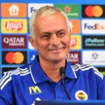 Jose Mourinho založený na stretnutí Chelsea, keď obklopuje prácu organizácie Champions