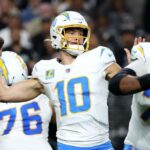Justin Herbert reguluje videohru v Raiders Chargers 'Gain Raiders