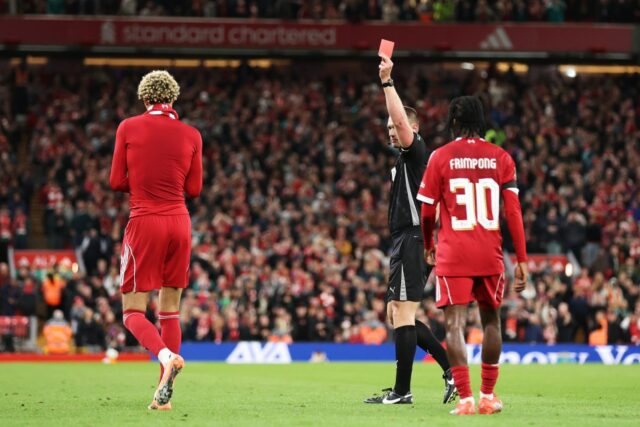 Ktoré videohry Liverpoolu Hugo Ekitike určite zmeškajú, keďže Arne Port Bangs 'Silly' Red Card 

