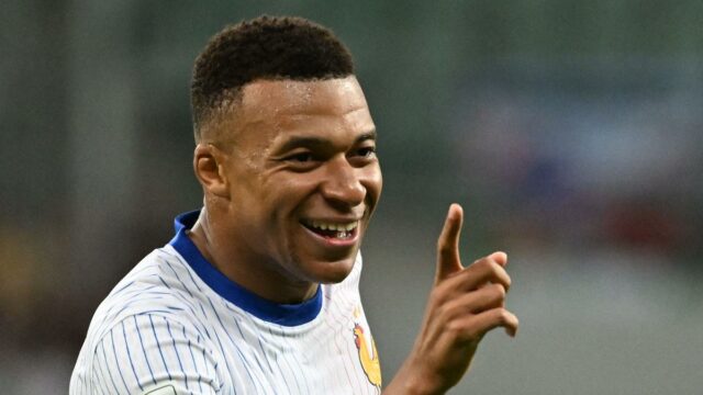 Kylian Mbappe tvrdí, že spájajú Francúzsko Thierry Henryho, česť, ale nie dom v dokumente všetkých čias 

