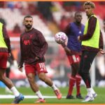 Liverpool celebrity Hugo Ekitike získa jedinečné ocenenie od Wayne Rooney