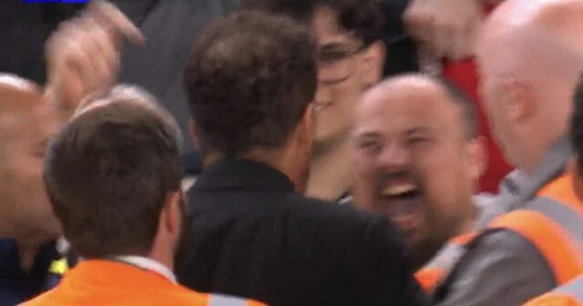 Liverpool nasledovník 'v rozrušenom simeone Row' prerušuje ticho na ťažkosti s červenou kartou | Futbal | Športová aktivita 


