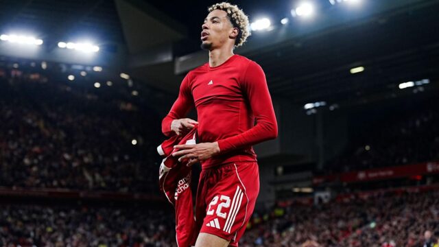 Liverpool „veľa šťastia“ pokračuje, hodnotenie ISAK, Ekitike pozastavený po hlúpej červenej karte 

