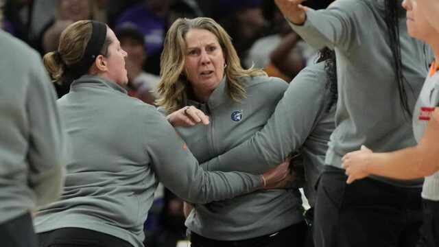Lynx's Reeve Blasts REFS po tom, čo Collier bol zranený neskoro vo videohre 3 strata 

