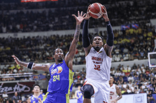 Dlhoroční súperi Rondae Hollis-Jefferson (vľavo) a Justinbrownlee sa môžu čoskoro prepojiť v Meralco. —PBA obrázky