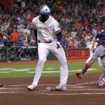 Houston Astros Star Yordan Alvarez utrpel počas pondelkovej hry zranenie členku