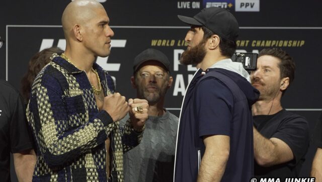 Magomed Ankalaev, Alex Pereira trápne výmeny slov na špecializácii UFC 

