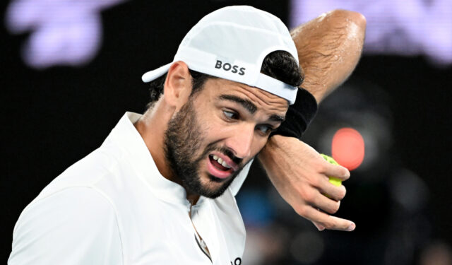 Matteo Berrettini vyslal „mimoriadne náročnú“ opatrnosť, keď bitky na zranenia pokračujú 

