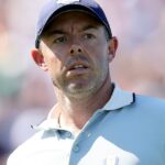 Zdá sa, že Rory McIlroy v piatok zdvihla stredný prst u amerických fanúšikov v Ryder Cup
