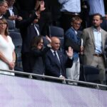 Modifikácie Tottenhamu by mali členovia rodiny Lewis urobiť po odchode z Levy uprostred Franka a Venkateshamovej podpory