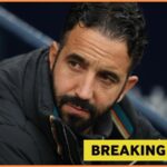 Ruben Amorim reaguje počas hry Man United vs Burnley v Old Trafford