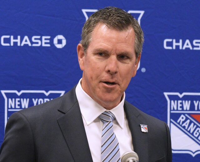 NY Rangers HC Mike Sullivan robí jeho nápady uznané na mieste Gabe Perreault v popredných 6 

