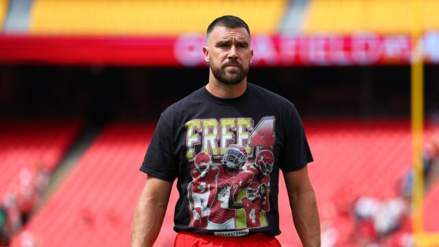 Náčelníci Travis Kelce stimuluje konflikt s tričkom „Free 4“ pre Rashee Rice 


